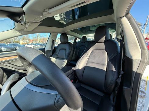 Used 2022 Tesla Model 3 Long Range image 8