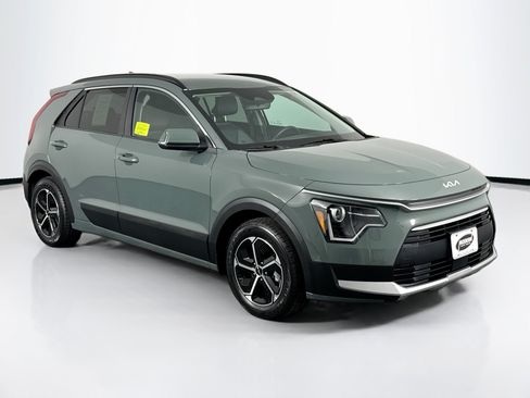 Used 2023 Kia Niro EX w/ EX Cold Weather Package FWD image 2