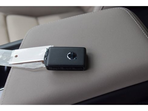 Certified 2026 Volvo XC60 B5 Core w/ Protection Package Premier AWD/4WD image 39