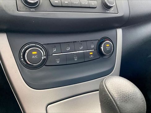 Used 2015 Nissan Sentra S FWD image 31