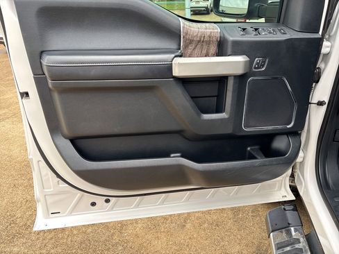 Used 2019 Ford F250 Lariat w/ Lariat Ultimate Package AWD/4WD image 11