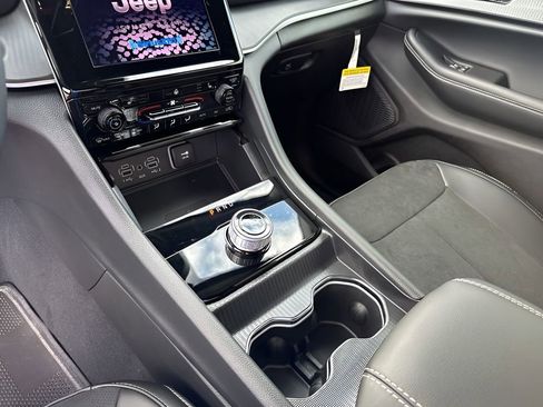 New 2025 Jeep Grand Cherokee Altitude image 36