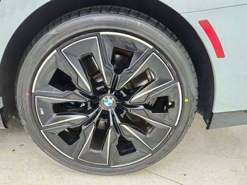 Used 2024 BMW 740i xDrive w/ Premium Package image 65