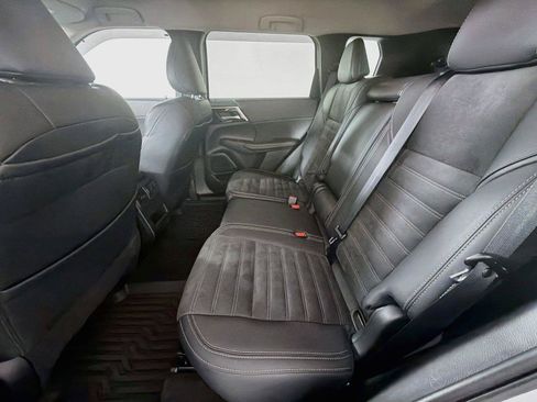 Used 2024 Mitsubishi Outlander SE AWD/4WD image 26