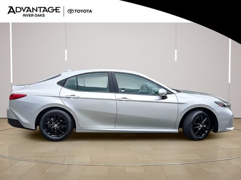 Used 2025 Toyota Camry LE FWD image 9