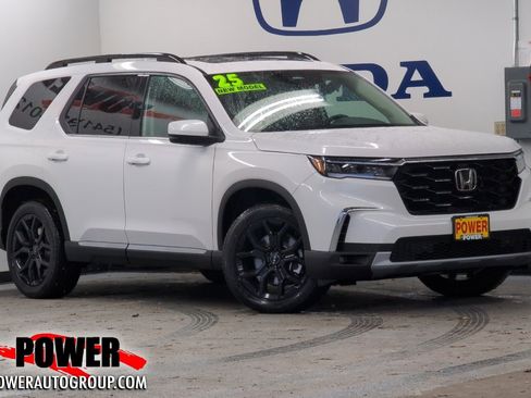New 2025 Honda Pilot Touring image 1