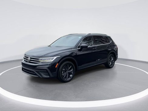 Used 2022 Volkswagen Tiguan SE w/ Panoramic Sunroof Package AWD/4WD image 4