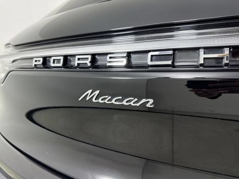 Certified 2025 Porsche Macan AWD/4WD image 19