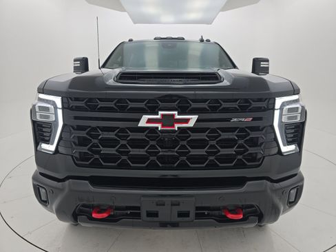 Used 2025 Chevrolet Silverado 2500 ZR2 w/ Technology Package image 2