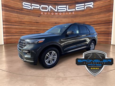 Used 2022 Ford Explorer XLT image 1