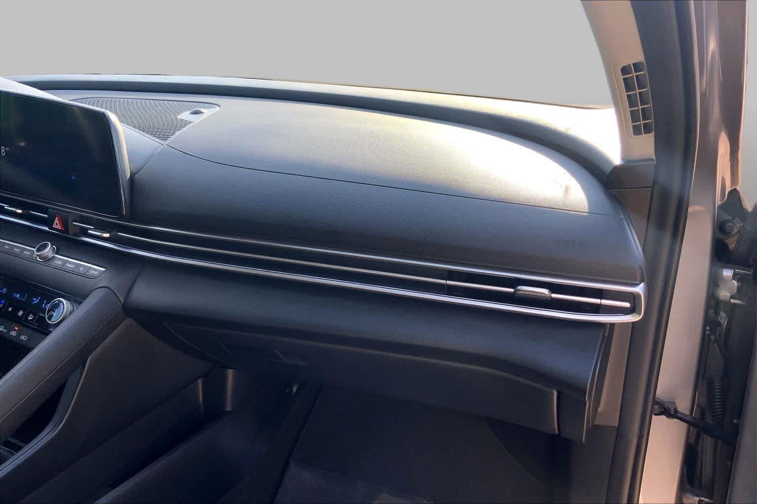 Used 2024 Hyundai Elantra SEL FWD image 18