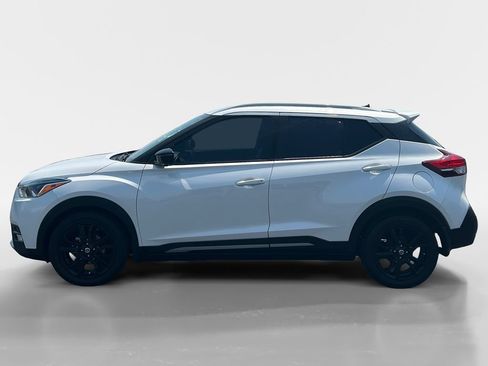 Used 2020 Nissan Kicks SR w/ SR Premium Package FWD image 2