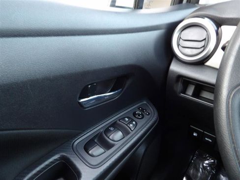 Used 2021 Nissan Versa SV image 22