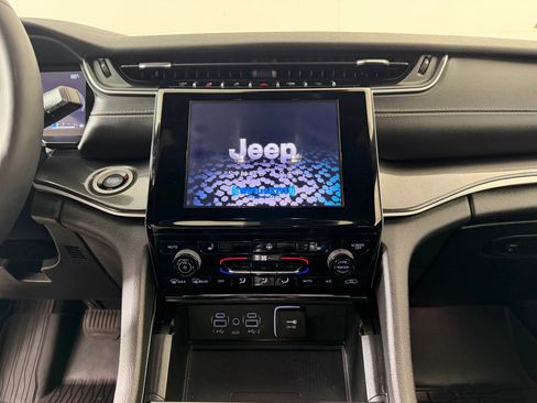 Used 2023 Jeep Grand Cherokee Altitude AWD/4WD image 25
