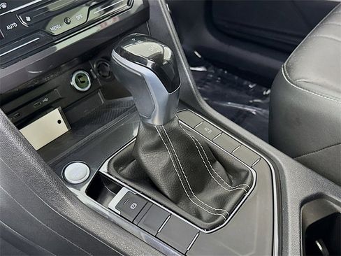 Used 2023 Volkswagen Tiguan SE image 16