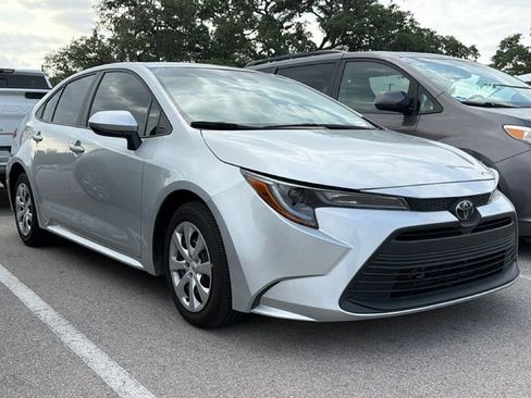 Used 2024 Toyota Corolla LE image 3