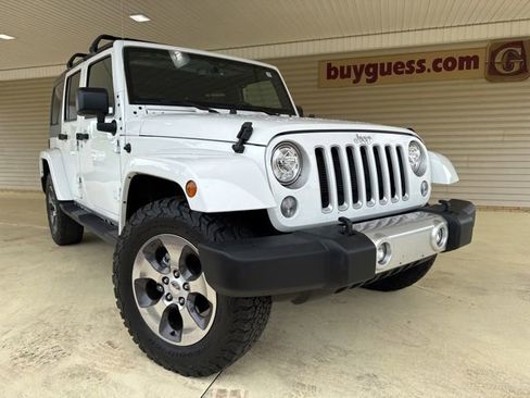 Used 2017 Jeep Wrangler Unlimited Sahara w/ Connectivity Group AWD/4WD image 2