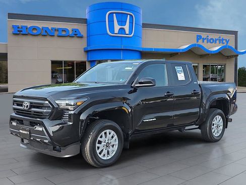 Used 2024 Toyota Tacoma SR5 AWD/4WD image 1