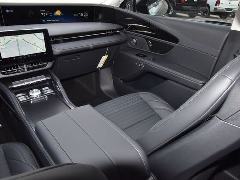 New 2026 Lincoln Nautilus Reserve AWD/4WD image 17