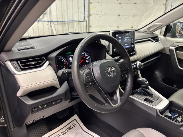 Used 2021 Toyota RAV4 XLE Premium AWD/4WD image 18