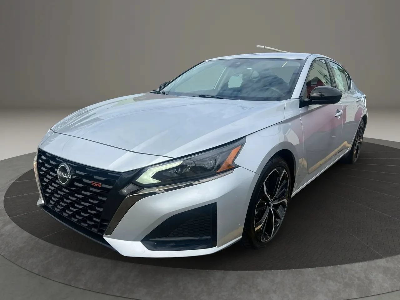 Used 2024 Nissan Altima 2.5 SR FWD image 1
