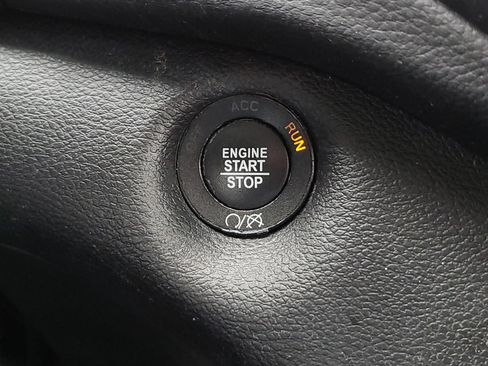 Used 2019 Jeep Cherokee Limited FWD image 30