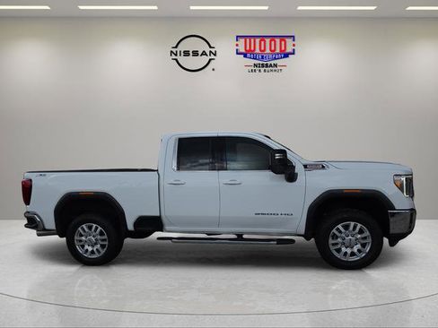 Used 2022 GMC Sierra 2500 SLE w/ SLE Value Package; AWD/4WD image 3