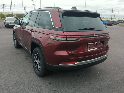 Used 2023 Jeep Grand Cherokee Limited AWD/4WD image 6