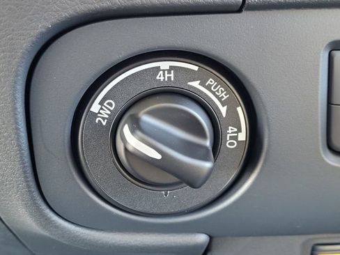 New 2026 Nissan Frontier SV w/ All-Weather Content Package AWD/4WD image 15
