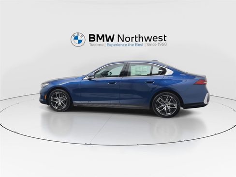 New 2026 BMW 530i xDrive w/ Premium Package image 11