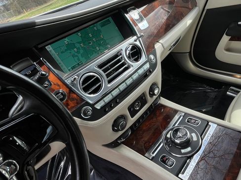 Used 2016 Rolls-Royce Wraith image 56