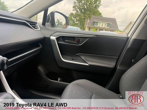 Used 2019 Toyota RAV4 LE w/ All Weather Liner Package AWD/4WD image 18