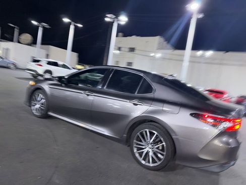 Used 2021 Toyota Camry XLE image 12