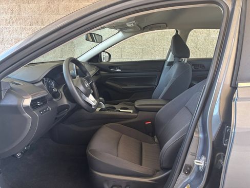 Used 2025 Nissan Altima 2.5 SV FWD image 23
