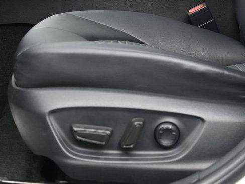 Used 2018 Toyota Camry SE w/ Moonroof Package image 11