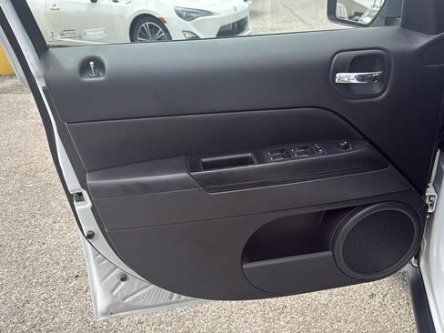 Used 2017 Jeep Patriot High Altitude FWD image 11