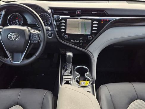 Used 2019 Toyota Camry XLE image 9