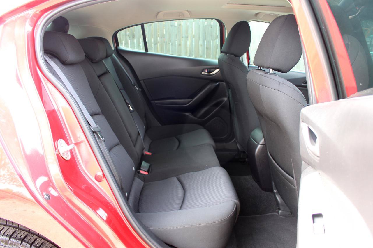 Used 2016 MAZDA MAZDA3 i Touring FWD image 34