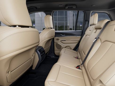 New 2026 Jeep Grand Cherokee Limited AWD/4WD image 24