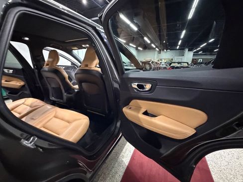 Used 2019 Volvo XC60 T6 Momentum w/ Advanced Package AWD/4WD image 27