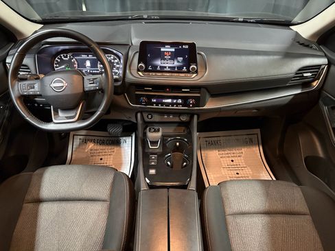 Used 2025 Nissan Rogue SV FWD image 14