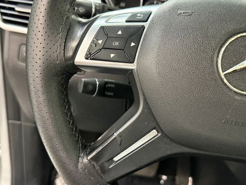 Used 2016 Mercedes-Benz GL 320 BlueTEC 4MATIC w/ Premium I Package image 33