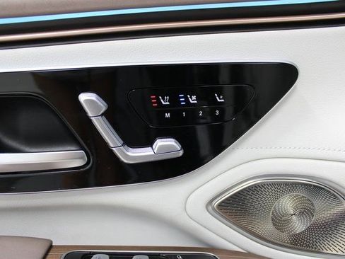 Used 2023 Mercedes-Benz EQS 580 4MATIC Sedan image 22