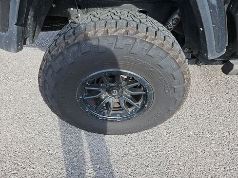 Used 2023 Jeep Gladiator Sport image 12