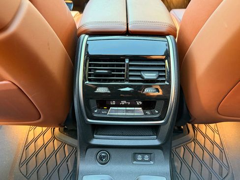 Used 2024 BMW X7 xDrive40i w/ M Sport Package AWD/4WD image 17