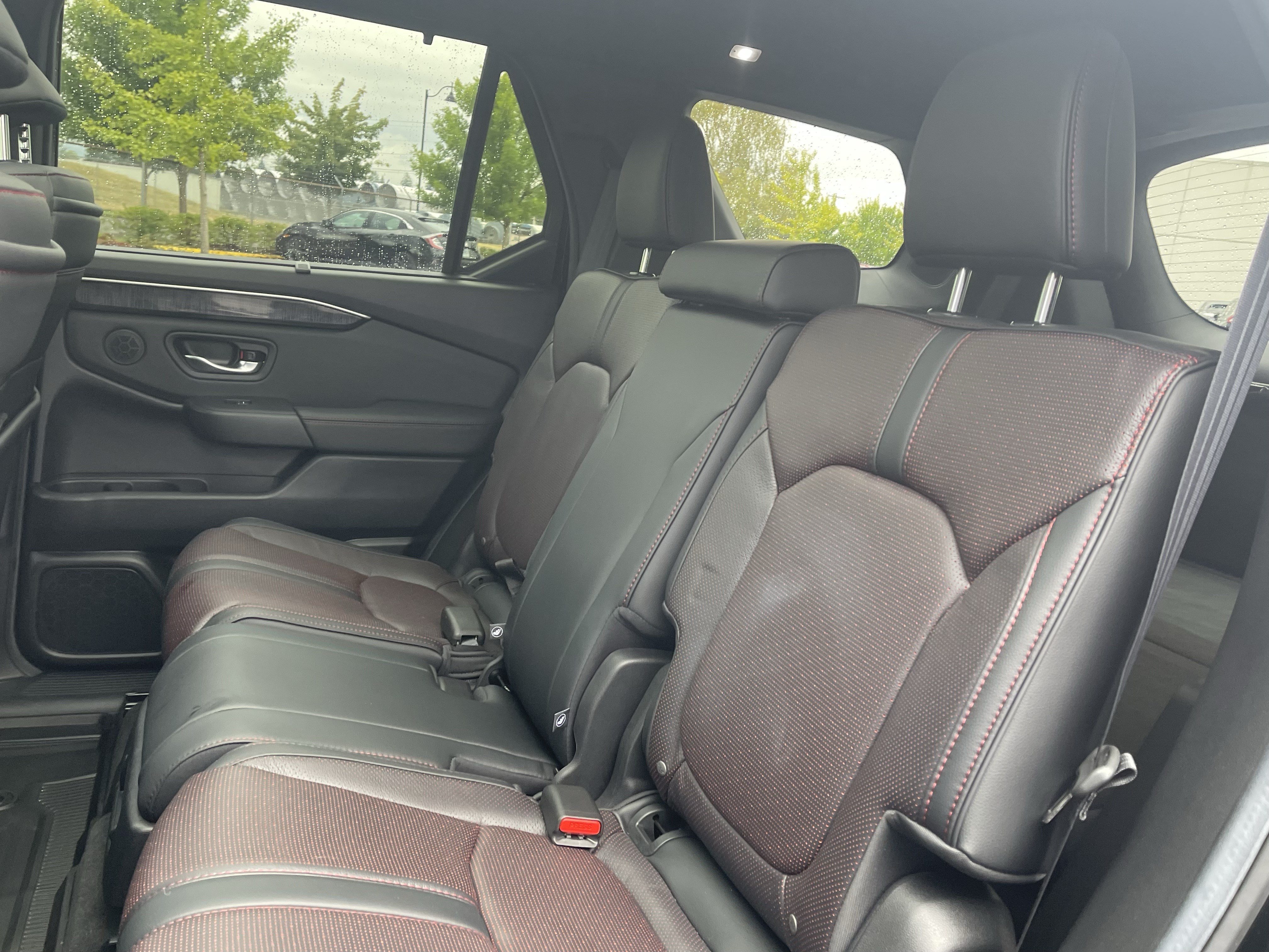 Used 2025 Honda Pilot Black Edition image 15
