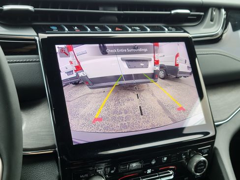 Used 2023 Jeep Grand Cherokee Overland w/ Rear Seat Video Group I AWD/4WD image 15