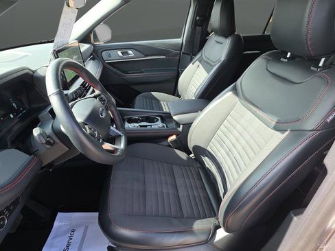 Used 2025 Ford Explorer ST-Line w/ ST-Line Street Pack AWD/4WD image 18