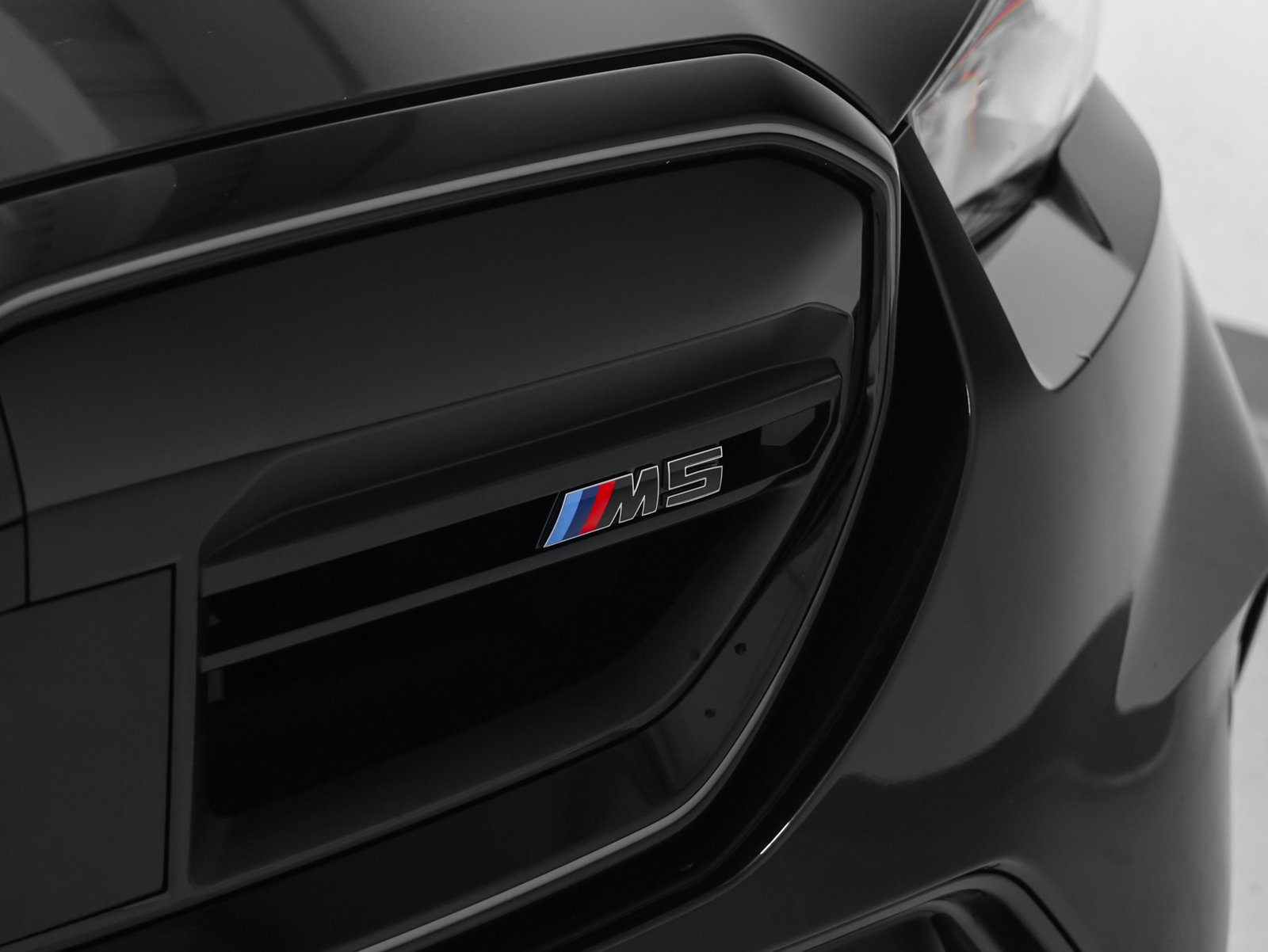 Used 2026 BMW M5 w/ Carbon Package AWD/4WD image 18