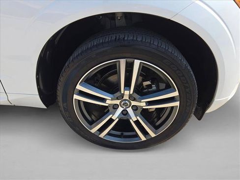 Used 2020 Volvo XC60 T5 Momentum w/ Protection Package Premier FWD image 22